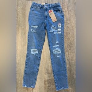 721 Levi’s Sculpt High Rise Skinny Jeans never worn with tags on :)